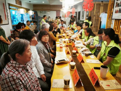 传递文明 播撒爱心——扬州报业集团报春花志愿者服务队正式成立